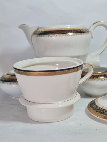 Набор для чая винтажный Neuerer KG / Germany US Zone (Bavaria) с черно-золотым орнаментом - заварочный чайник с электровилкой, молочник и сахарница, фарфор, Германия, 1946-49гг.