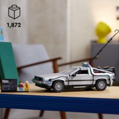 LEGO 10300 Die Zeitmaschine aus Zuruck in die Zukunft 10300 Машина времени из «Назад в будущее»