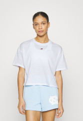 Tommy Hilfiger ESSENTIALS RELAXED CROPPED TEE Sports T-shirt optic white УКОРОЧЕННАЯ ФУТБОЛКА ESSENTIALS RELAXED Спортивная футболка оптический белый