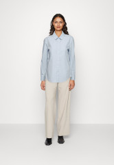 Tommy Hilfiger REGULAR Button-down blouse breezy blue REGULAR Блузка на пуговицах свежий синий