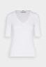 Tommy Hilfiger MODERN CO EA V-NK  SLV Basic T-shirt optic white MODERN CO EA V-NK SLV Базовая футболка оптический белый