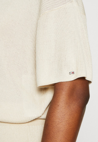 Tommy Hilfiger OPEN POLO BLOUSSON MIDI DRESS Jumper dress classic beige ПЛАТЬЕ МИДИ OPEN POLO BLOUSSON Платье-джемпер классический бежевый