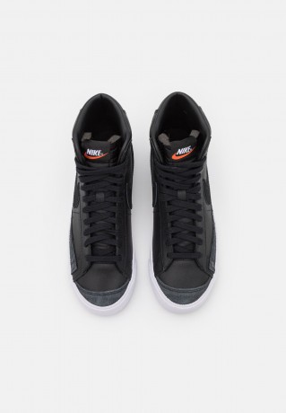 Nike Sportswear BLAZER MID 77 Sneaker high black/white BLAZER MID 77 Высокие кроссовки женские черно-белый