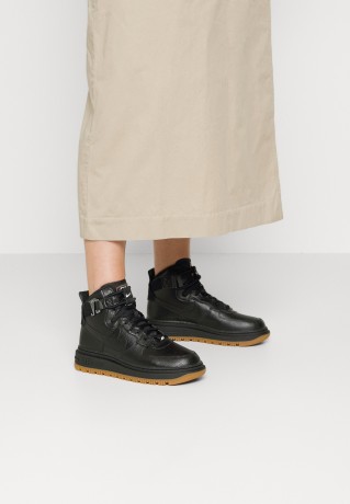 Nike Sportswear AF1 UT 2.0 Sneaker high black/summit white/orange/med brown AF1 UT 2.0 Высокие кроссовки женские черный/саммит белый/оранжевый/средне-коричневый