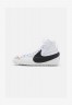 Nike Sportswear BLAZER MID #x27;77 JUMBO UNISEX Sneaker high white/black/sail/team orange BLAZER MID #x27;77 JUMBO UNISEX — Высокие кроссовки женские белый/черный/парус/командно-оранжевый