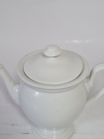 Чайник винтажный, белый фарфор, 14 x 15 см, Германия, 1960-70гг.