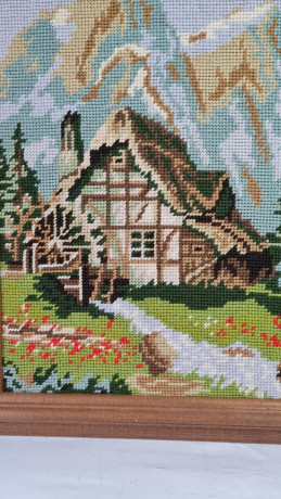 Картина винтажная Goeblin Im Stil "Дом в горах", вышивка в деревянной раме, 46,5 x 36,5 см, Германия, 1960-1970гг.