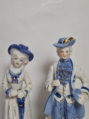 Две статуэтки винтажные &quot;Кавалер в сюртуке и шляпе&quot; и &quot;Дама в шляпе с зонтом&quot;, фарфор, Китай, 1970-80гг.