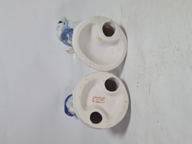 Две статуэтки винтажные "Кавалер в сюртуке и шляпе" и "Дама в шляпе с зонтом", фарфор, Китай, 1970-80гг.