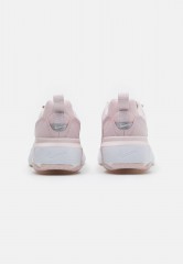 Nike Sportswear AIR MAX VERONA Sneaker low barely rose/white/metallic silver AIR MAX VERONA Низкие кроссовки женские едва розовый/белый/серебристый металлик