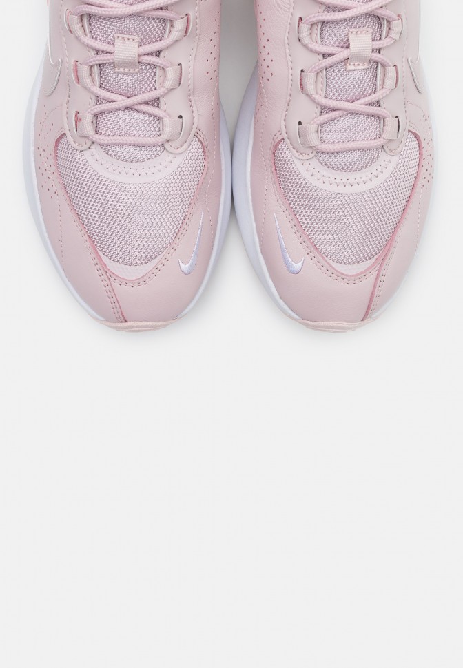 Купить Nike Sportswear AIR MAX VERONA Sneaker low barely  rose/white/metallic silver AIR MAX VERONA Низкие кроссовки женские едва  розовый/белый/серебристый металлик в интернет-магазине Diskontshop.eu  Германия всего за 15 354 руб. в
