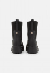 Tommy Hilfiger FEMININE SEASONAL UTILITY Platform ankle boots black FEMININE SEASONAL UTILITY Ботильоны на платформе черный