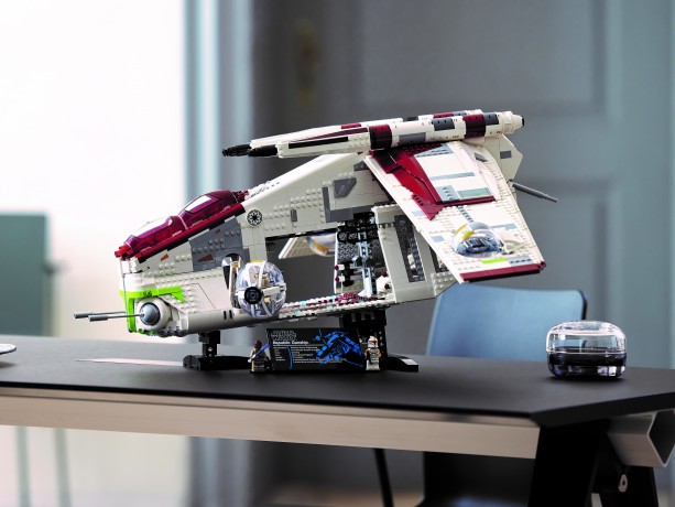 Lego Republic Gunship Республиканский боевой корабль