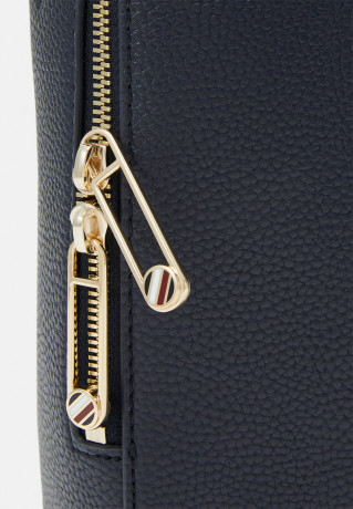 Tommy Hilfiger EMBLEM LAPTOP BAG CORP Laptop bag space blue EMBLEM LAPTOP BAG CORP Сумка для ноутбука космический синий