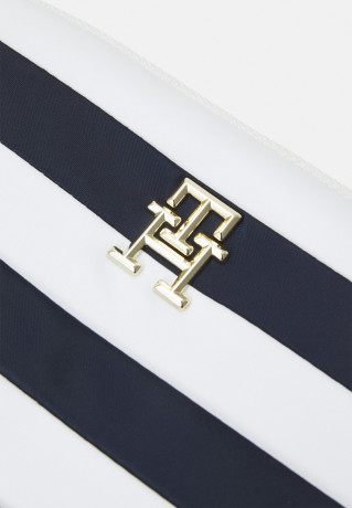 Tommy Hilfiger POPPY CROSSOVER Across body bag blue POPPY CROSSOVER Сумка через плечо синий