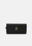 Tommy Hilfiger PLUSH LARGE FLAP WALLET Wallet black КОШЕЛЕК С БОЛЬШИМ КЛАПАНОМ PLUSH Бумажник черный