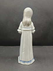 Статуэтка винтажная &quot;Девочка с книгой&quot; в бело-голубых тонах, фарфор, 22 х 7.5 см, ГДР, 1980-90гг.