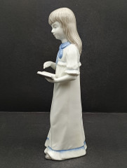 Статуэтка винтажная &quot;Девочка с книгой&quot; в бело-голубых тонах, фарфор, 22 х 7.5 см, ГДР, 1980-90гг.