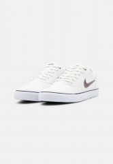 Nike SB CHRON 2 PREMIUM UNISEX Sneaker low sail/rough green/sangria/cool grey CHRON 2 PREMIUM UNISEX Низкие кроссовки женские парус/грубый зеленый/сангрия/холодный серый