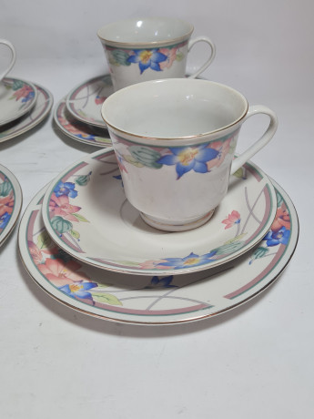 Сервиз кофейный винтажный на 4 персоны, в заводской упаковке, нежный цветочный декор, китайский фарфор, Китай, 1970-80гг.