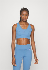 Tommy Hilfiger MID SORONA MIX BRA Medium support sports bra sky cloud MID SORONA MIX BRA Спортивный бюстгальтер со средней поддержкой небо облако