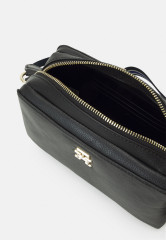 Tommy Hilfiger LIFE CAMERA BAG Across body bag black LIFE CAMERA BAG Сумка через плечо черный