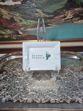 Пепельница винтажная Apilco Porcelain France, белый фарфор с изображением грозди винограда, 12 x 9 x 2 см, Франция, 1960-70гг.