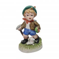 Фигурка винтажная Im Stil Goebel " Мальчик с топором и кроликом", ручная роспись, фарфор, 13 см, Тайвань, 1960-70гг.