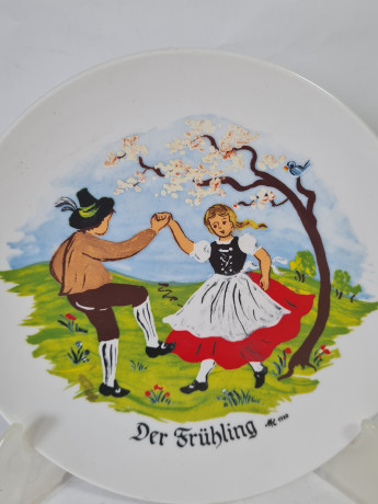 Тарелка декоративная винтажная "Весна", коллекция "Времена года", номерная, №1, ограниченный тираж, фарфор, 19 см, Германия, 1980 г.