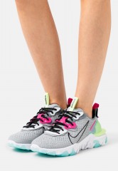 Nike Sportswear REACT VISION Sneaker low wolf grey/black/cool grey/pink prime/washed teal/barely volt REACT VISION Низкие кроссовки женские волчий серый/черный/холодный серый/розовый прайм/вымытый бирюзовый/едва вольт