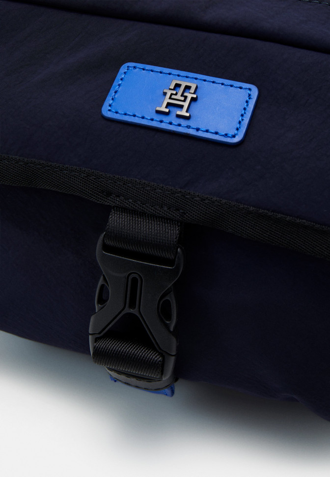 Tommy hilfiger utility cross 2024 body bag