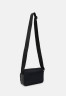 Tommy Hilfiger CITY COMMUTER Across body bag space blue CITY COMMUTER Сумка через плечо космический синий