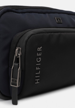 Tommy Hilfiger CITY COMMUTER Across body bag space blue CITY COMMUTER Сумка через плечо космический синий