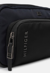 Tommy Hilfiger CITY COMMUTER Across body bag space blue CITY COMMUTER Сумка через плечо космический синий