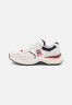 Tommy Hilfiger MODERN PREPPY RUNNER Trainers white MODERN PREPPY RUNNER — Кроссовки белый