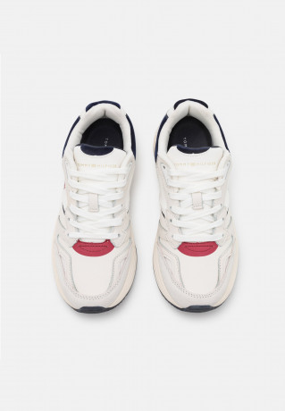 Tommy Hilfiger MODERN PREPPY RUNNER Trainers white MODERN PREPPY RUNNER — Кроссовки белый