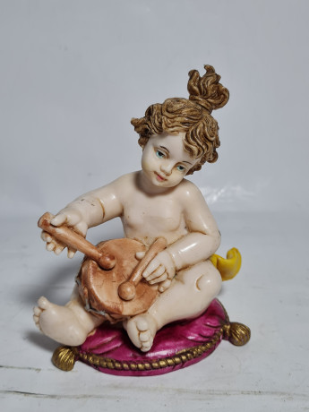 Статуэтка винтажная "Девочка с барабаном", фарфор, 8 x 11,5 см, Италия, 1960-70гг.