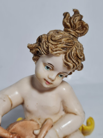 Статуэтка винтажная "Девочка с барабаном", фарфор, 8 x 11,5 см, Италия, 1960-70гг.