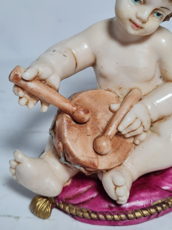 Статуэтка винтажная "Девочка с барабаном", фарфор, 8 x 11,5 см, Италия, 1960-70гг.