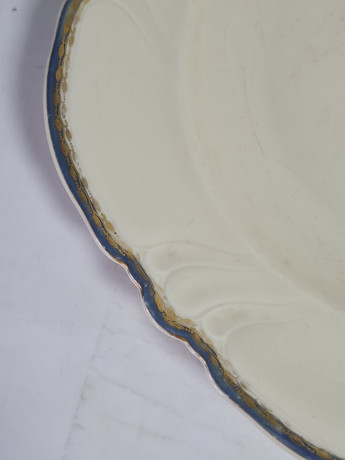Тарелка винтажная Rosenthal  с фигурным краем и золотисто-серебристой окантовкой, слоновая кость, фарфор, 25,5 x 4 см, Германия, 1960-1970гг.