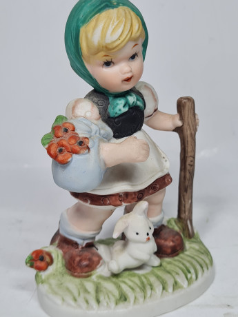 Фигурка винтажная Im Stil Goebel "Девочка с тростью и кроликом", ручная роспись, фарфор, 12.5 см, Тайвань, 1960-70гг.