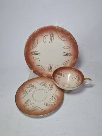 Johann Seltmann Vohenstrauß Bavaria Чайное трио в коричнево-белых тонах с позолоченным узором, Германия, 1960-70гг.