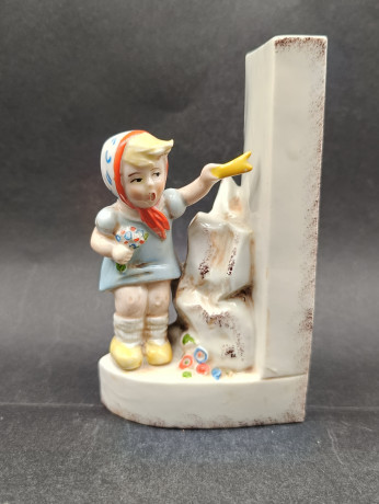 Статуэтка винтажная German Porcelain "Девочка с букетиком цветов", фарфор, 13 см, Германия, 1960-70гг.