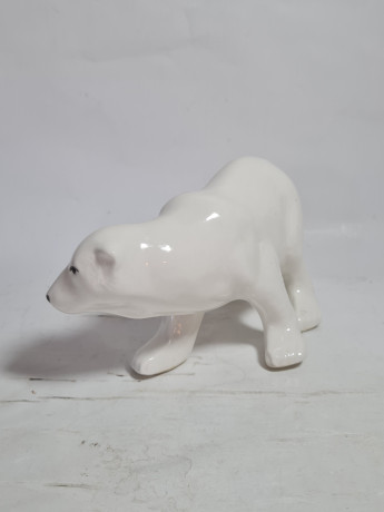 Фигурка винтажная Im Stil Royal Copenhagen "Белый медведь", фарфор, 15 см, Германия, 1960-70гг.