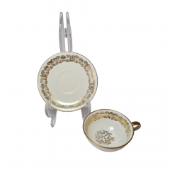 Bavaria Винтажная чайная пара с обильным позолоченным узором по краю и рисунком букета цветов, Германия, 1960-70гг.