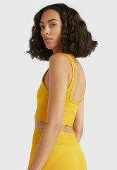 Tommy Hilfiger MID INTENSITY SHINY SEAMLESS  Sports bra countryside yellow MID INTENSITY SHINY SEAMLESS Спортивный бюстгальтер сельский желтый