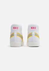 Nike Sportswear BLAZER 77 Sneaker high white/metallic sliver/university gold BLAZER 77 Высокие кроссовки женские белый/серебряный металлик/университетское золото