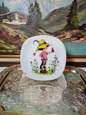 Тарелка декоративная винтажная Schirnding Bavaria, квадратная с ярким изображением ребенка в шляпе, 18,5 x 2 см, Германия,1960-1970гг.