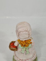 Фигурка винтажная John Sands  / Sarah Kay &quot;Девочка с корзиной яблок&quot;, керамика, 12 см, Австралия, 1960-70гг.