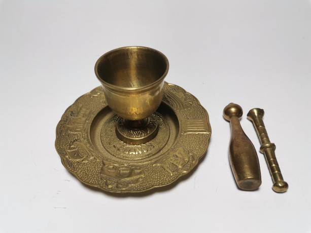 Lebanon Set, Антикварный Ливанский набор из латуни: ступка 6см с двумя пестиками 8см и 7см и тарелка 12см с объемным тиснением, Ливан 1920г.